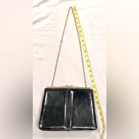 🛍VINTAGE black leather kiss lock chain clutch/purse size 9x7 great condition - Picture 12 of 15